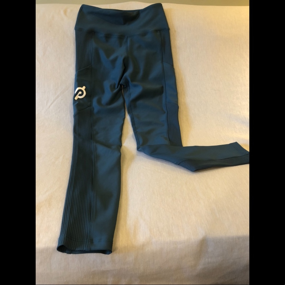 Peloton maritime-blue show-up pocket legging, size medium.